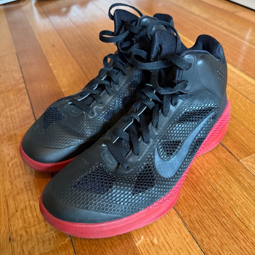 Nike Hyperzoom Black Athletic Sneakers with Red Accent